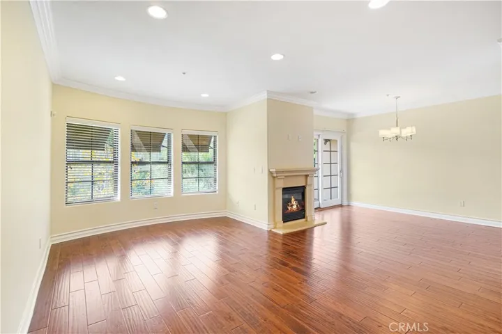 12045 Hoffman Street 308, Studio City, California 91604