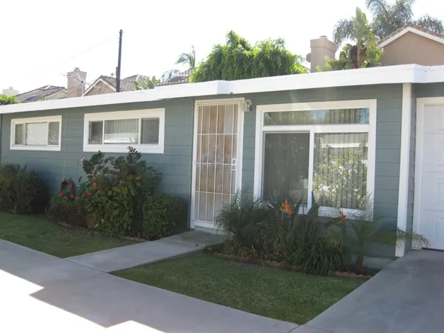 2472 Elden Avenue C, Costa Mesa, California 92627