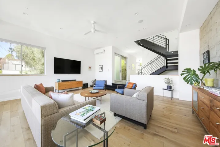 3445 Descanso Drive, Los Angeles, California 90026