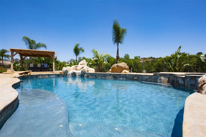 2833 Shadow Oak Court, Ramona, California 92065