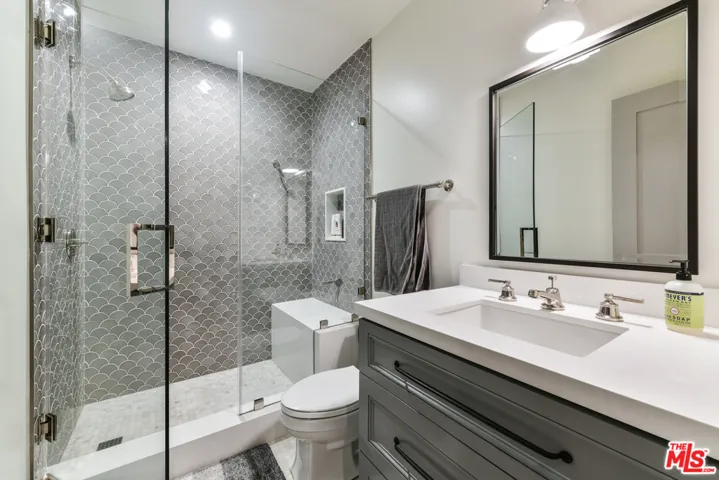703 Bayview Drive, Manhattan Beach, California 90266