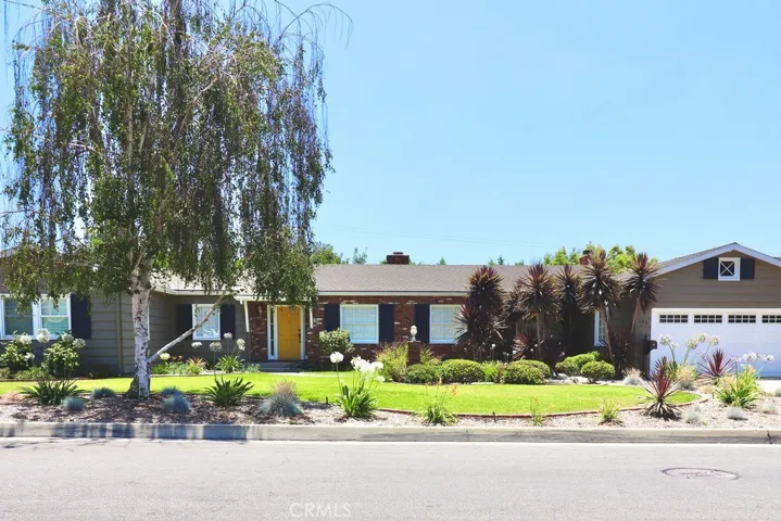 150 Eseverri Lane, La Habra Heights, California 90631