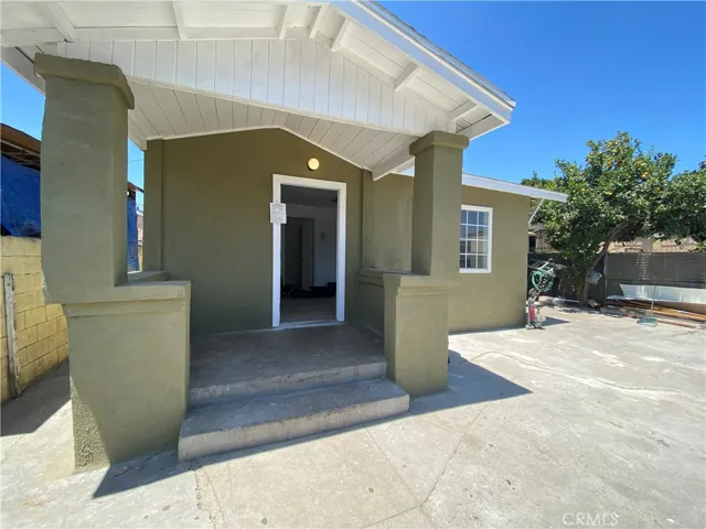 6213 South Avenue, Los Angeles, California 90001