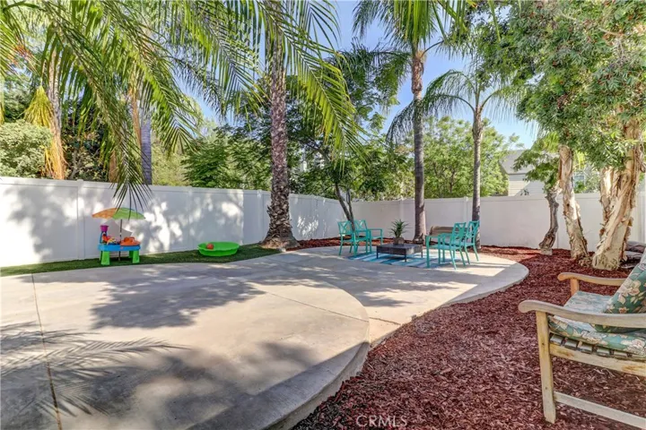 Wow! One of the largest back yards in the complex!