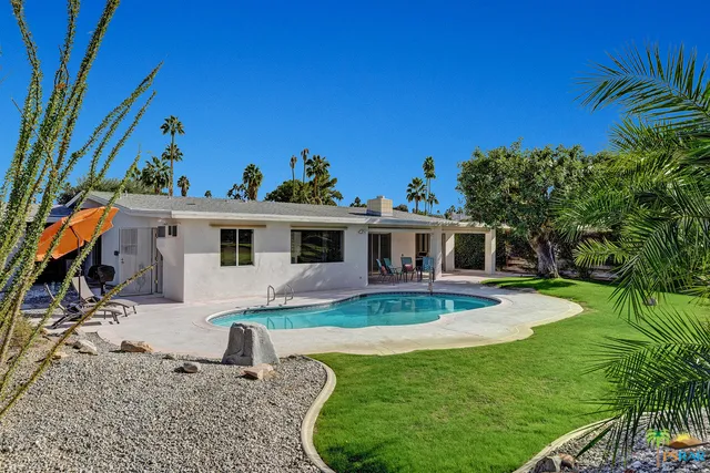 Backyard to  pool