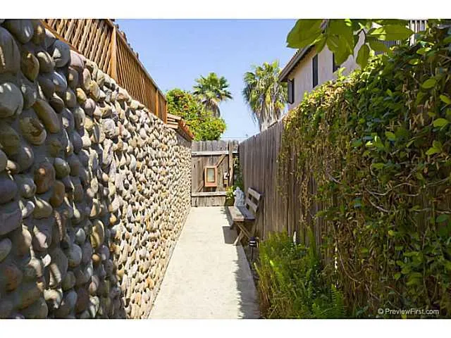 Private entryway