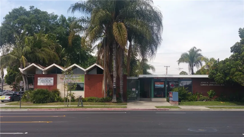 1001 E Chapman Avenue, Fullerton, California 92831
