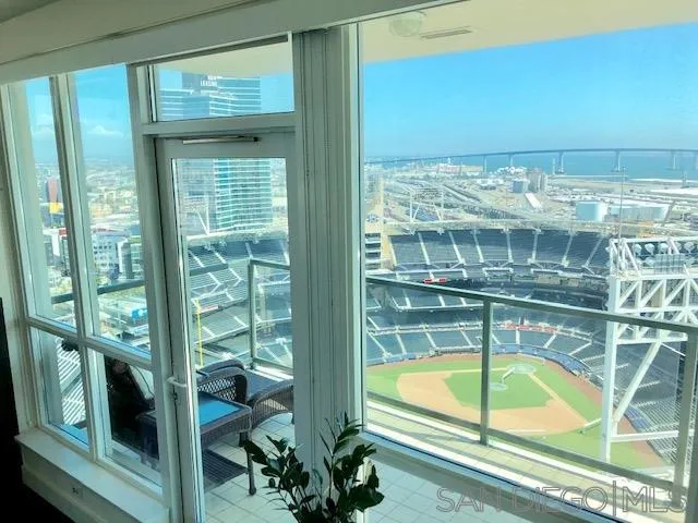 325 7th 2102, San Diego, California 92101