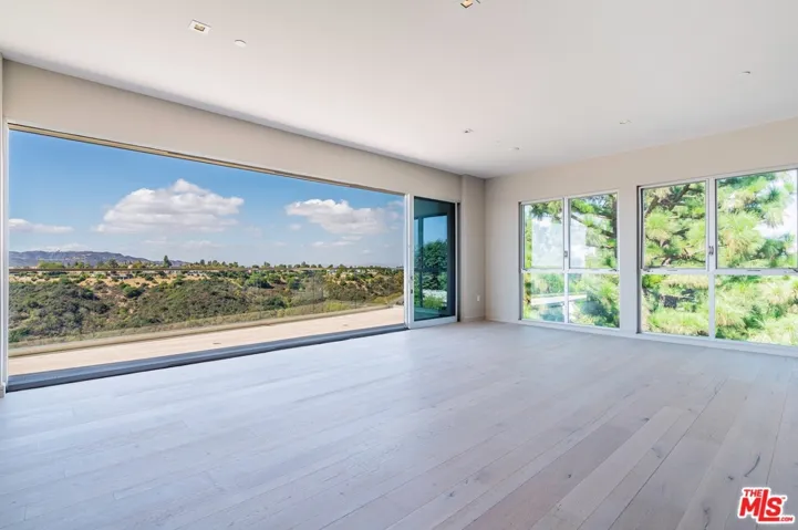2391 Roscomare Road 403, Los Angeles, California 90077