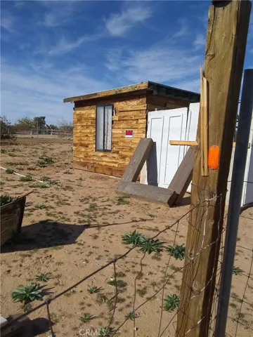 60650 Reche Rd, Landers, California 92285