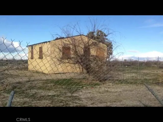 18645 Palmdale Boulevard E, Palmdale, California 93591