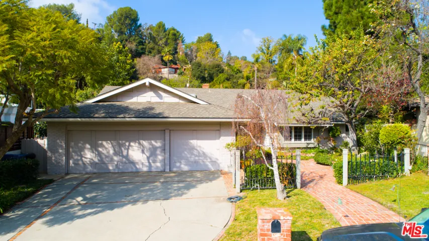 11929 W Brentwood Grove Drive, Los Angeles, California 90049