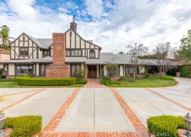 4640 Petit Avenue, Encino, California 91436
