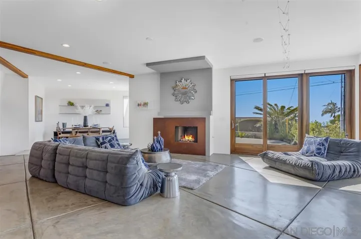 3464 Seacrest Drive, Carlsbad, California 92008