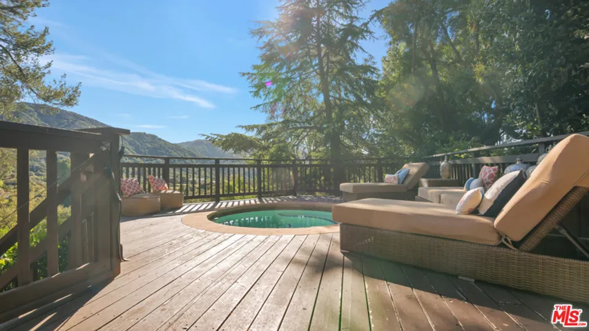 25601 Whittemore Drive, Calabasas, California 91302
