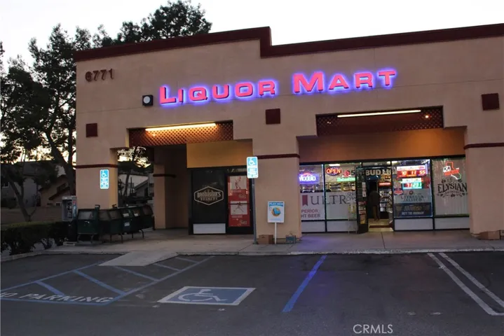 Corner Lot with parkings in the front