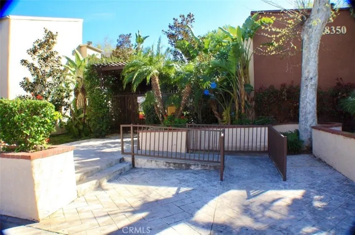 18350 Hatteras Street 110, Tarzana, California 91356