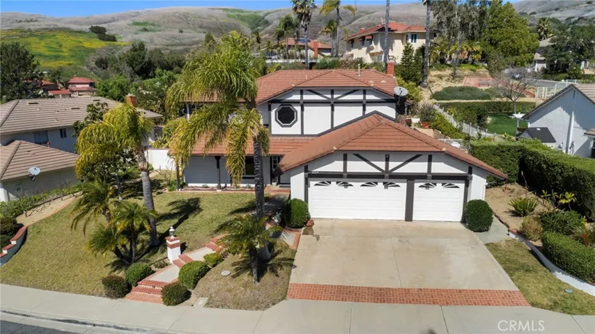Ever wonder what makes some homes the natural gathering place? This home is the very definition of "gathering place."  It features 2528 sq feet of living space on expansive 12,000 sq ft lot!