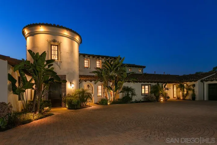 7620 Iluminado, San Diego, California 92127