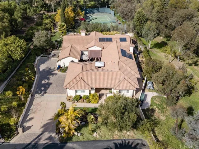 871 Quails Trail Rd., Vista, California 92081