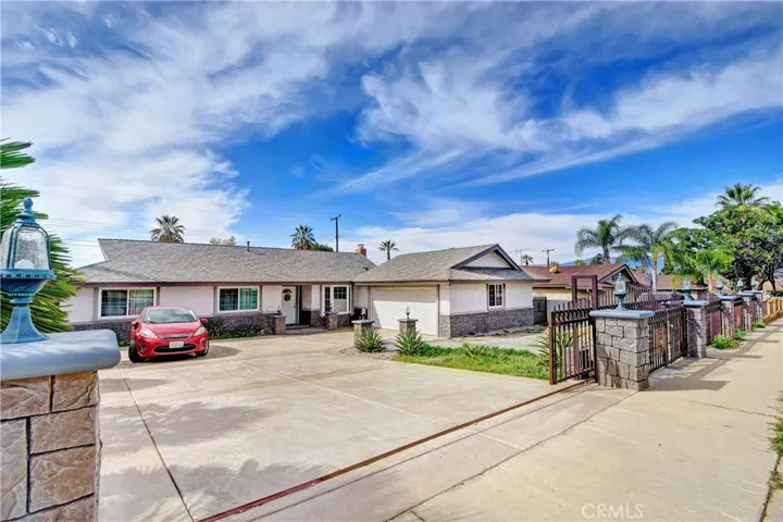 45 Falcon Lane, Redlands, California 92374