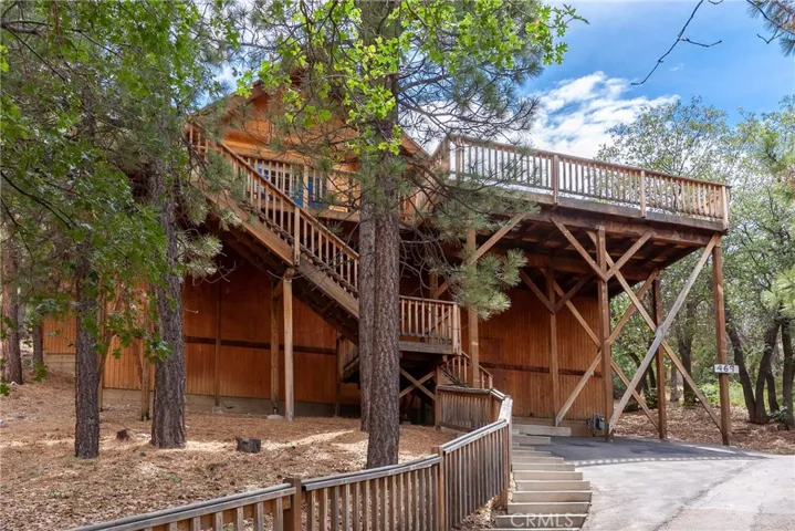 469 Villa Grove Avenue, Big Bear, California 92314