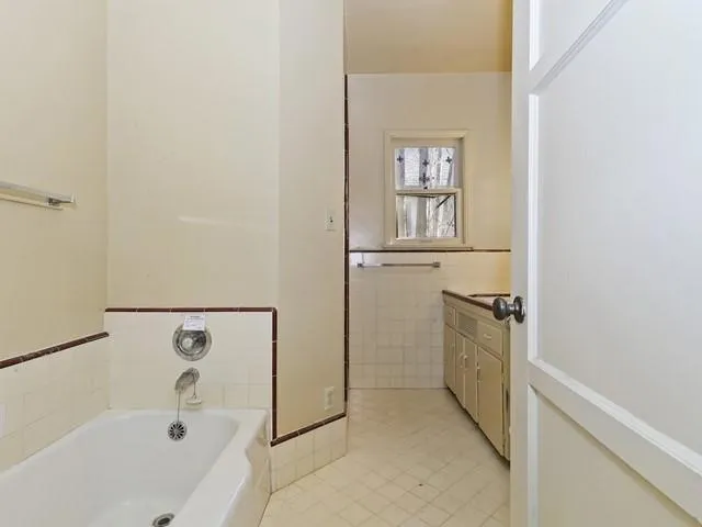 048-426914 022_Bathroom