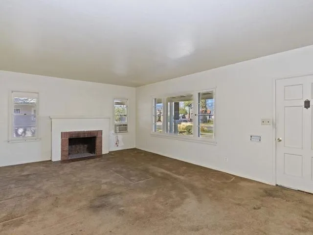 048-426914 005_Living Room