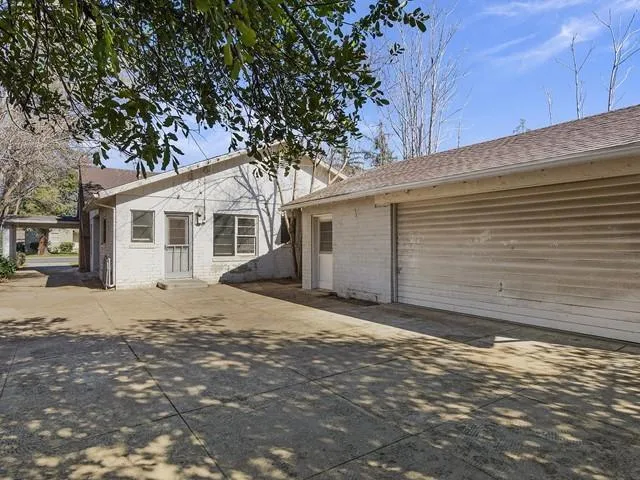 048-426914 025_Backyard