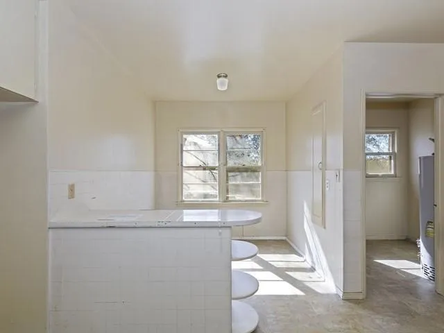 048-426914 010_Kitchen