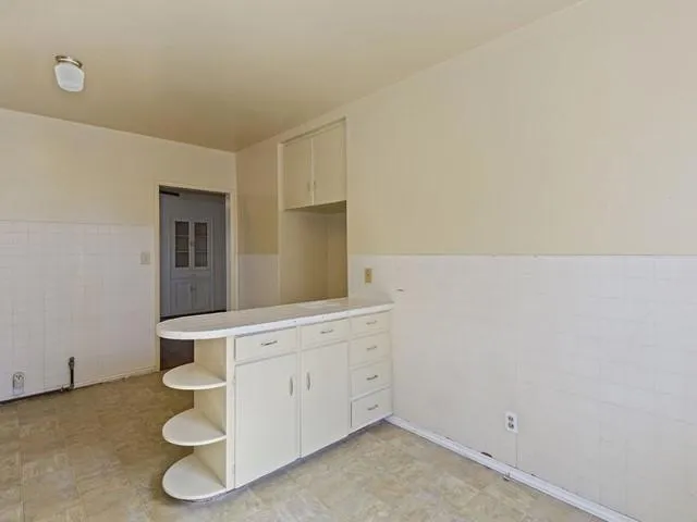 048-426914 013_Kitchen