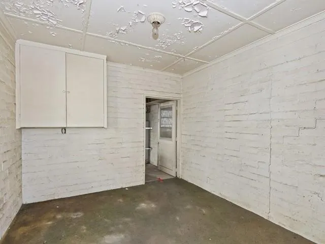 048-426914 027_Storage Room