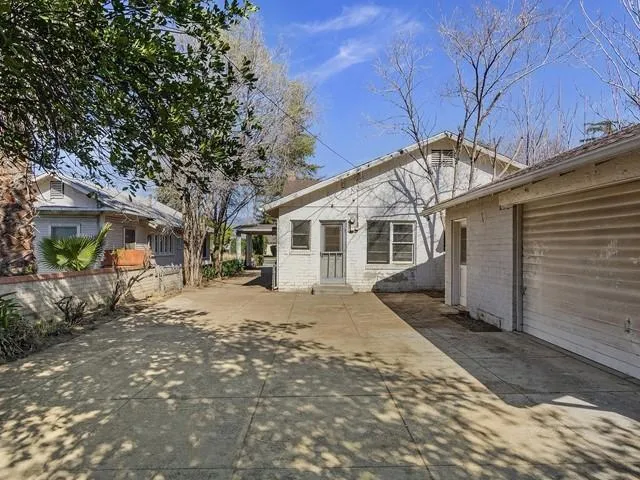 048-426914 026_Backyard
