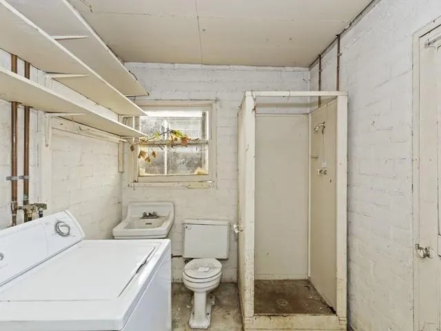 048-426914 028_Laundry Room