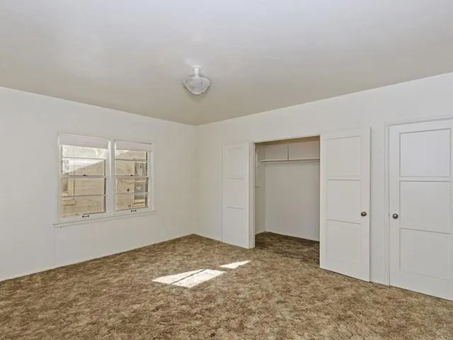 048-426914 021_Bedroom