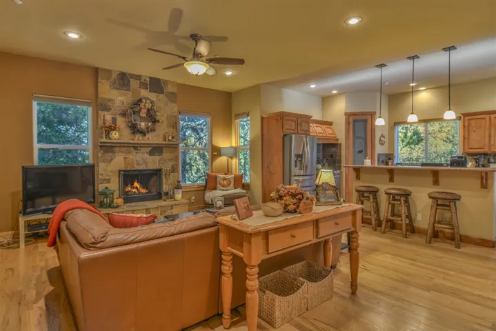 337 Terrace, Lake Arrowhead, California 92352