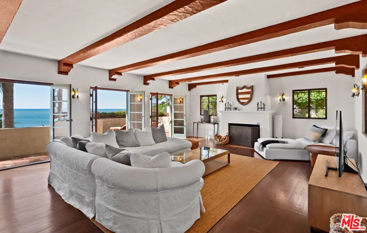 21569 Paseo Serra, Malibu, California 90265