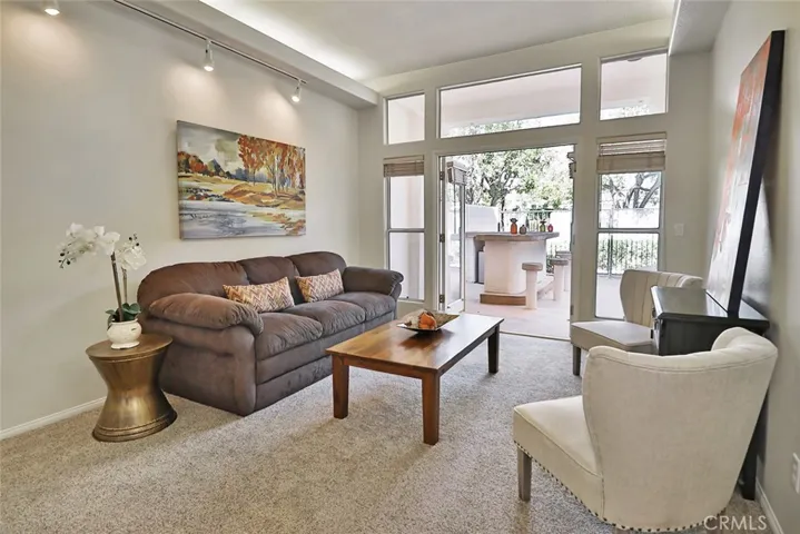 1048 Mountain Oak Place, Newbury Park, California 91320
