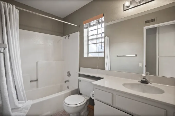 1310 Montego Court, Vista, California 92081