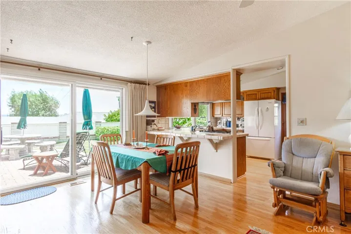 nice layout from dining room into kitchen