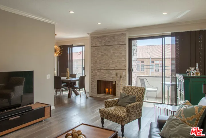 Livingroom wi UV Protective Window Coverings