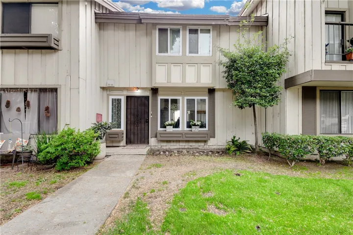 9814 Karmont Avenue, South Gate, California 90280