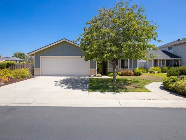 997 Concord Ct, Vista, California 92081