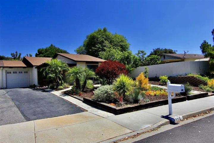 4572 Beverly Glen Dr, Oceanside, California 92056