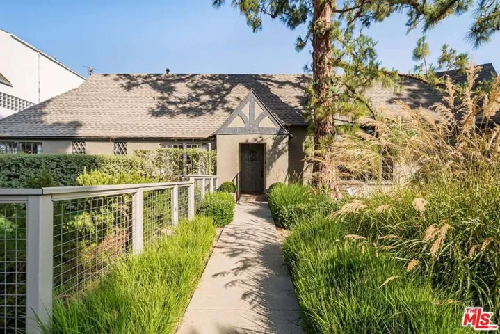 10496 Kinnard Avenue, Los Angeles, California 90024
