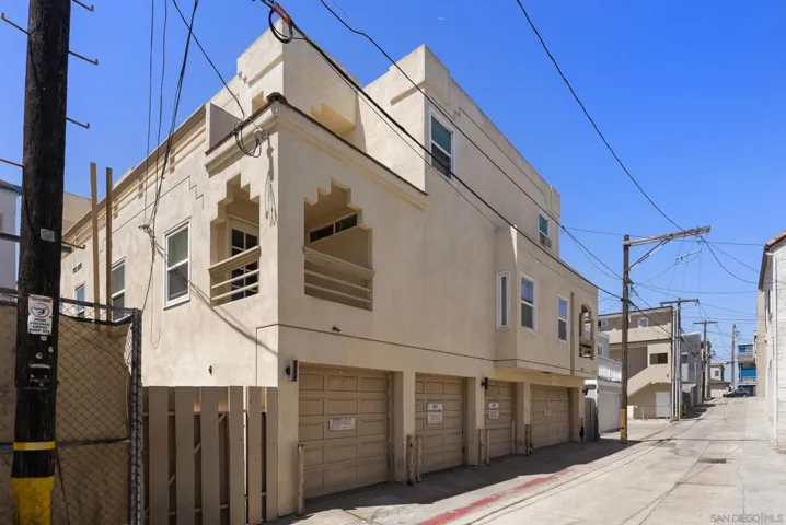 748 Isthmus, San Diego, California 92109