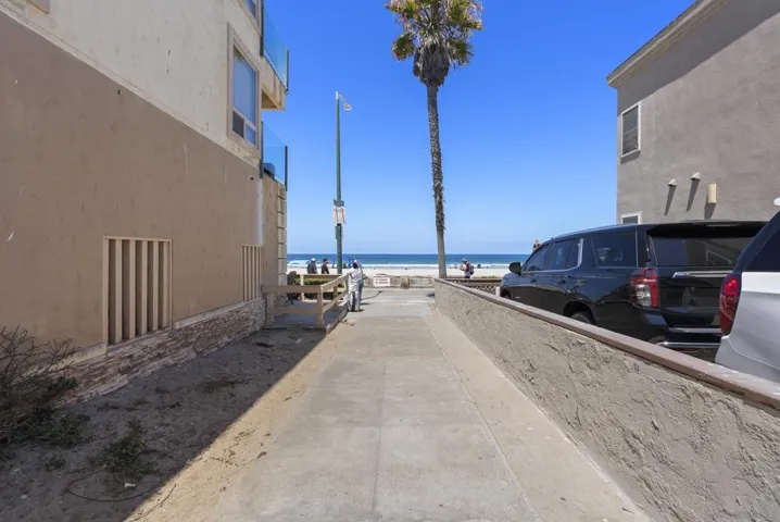 748 Isthmus, San Diego, California 92109