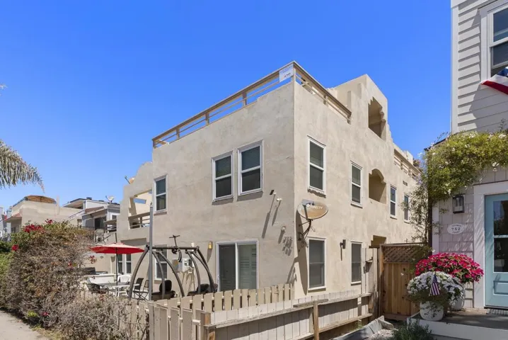 748 Isthmus, San Diego, California 92109