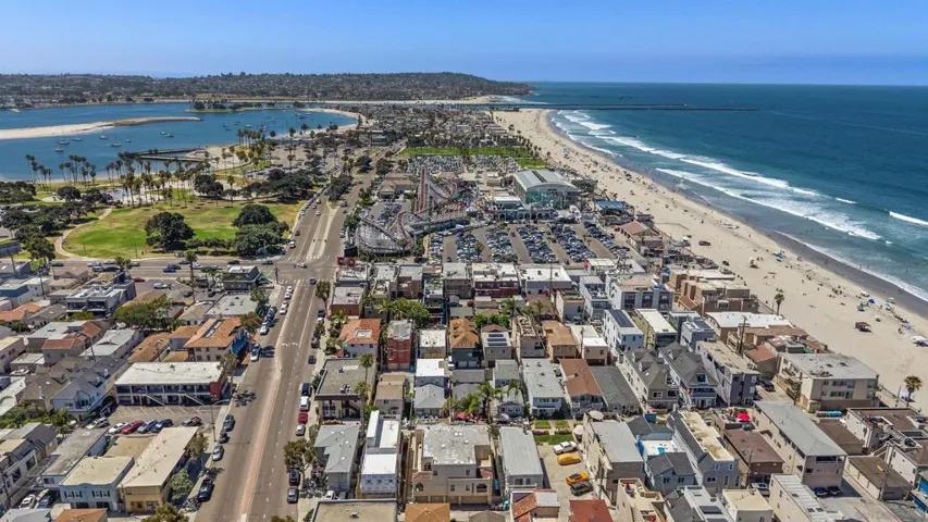 748 Isthmus, San Diego, California 92109