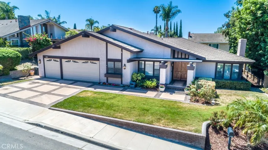 2124 E Vista Mesa Way, Orange, California 92867